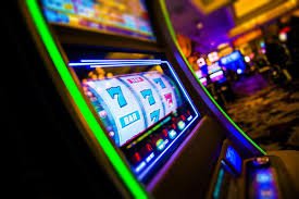 Pengguna platform dewa99 menikmati taruhan live casino dengan dealer langsung